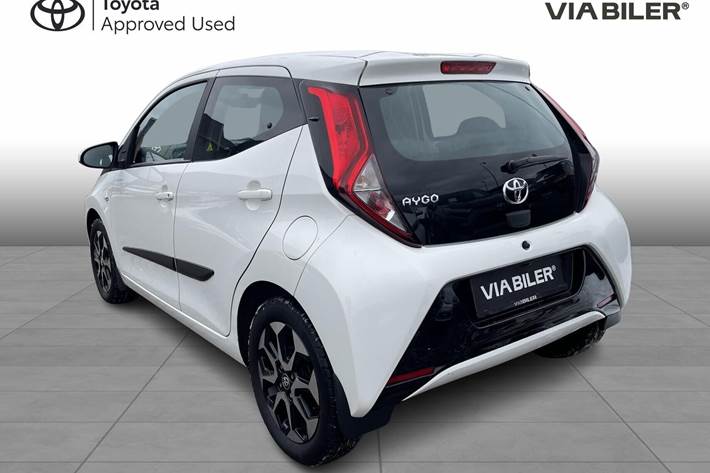 Hvid Toyota Aygo fra 2018
