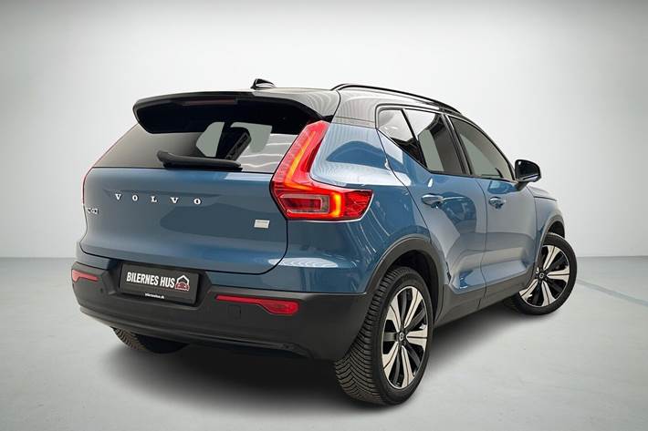 Blå Volvo XC40 fra 2022