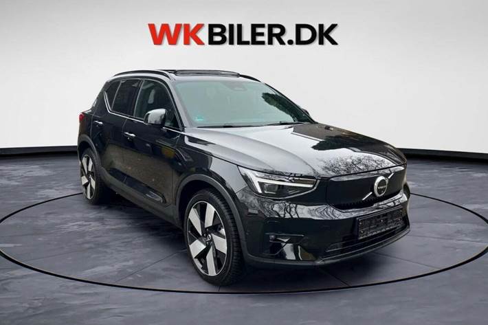 Sort Volvo XC40 fra 2024 set udefra