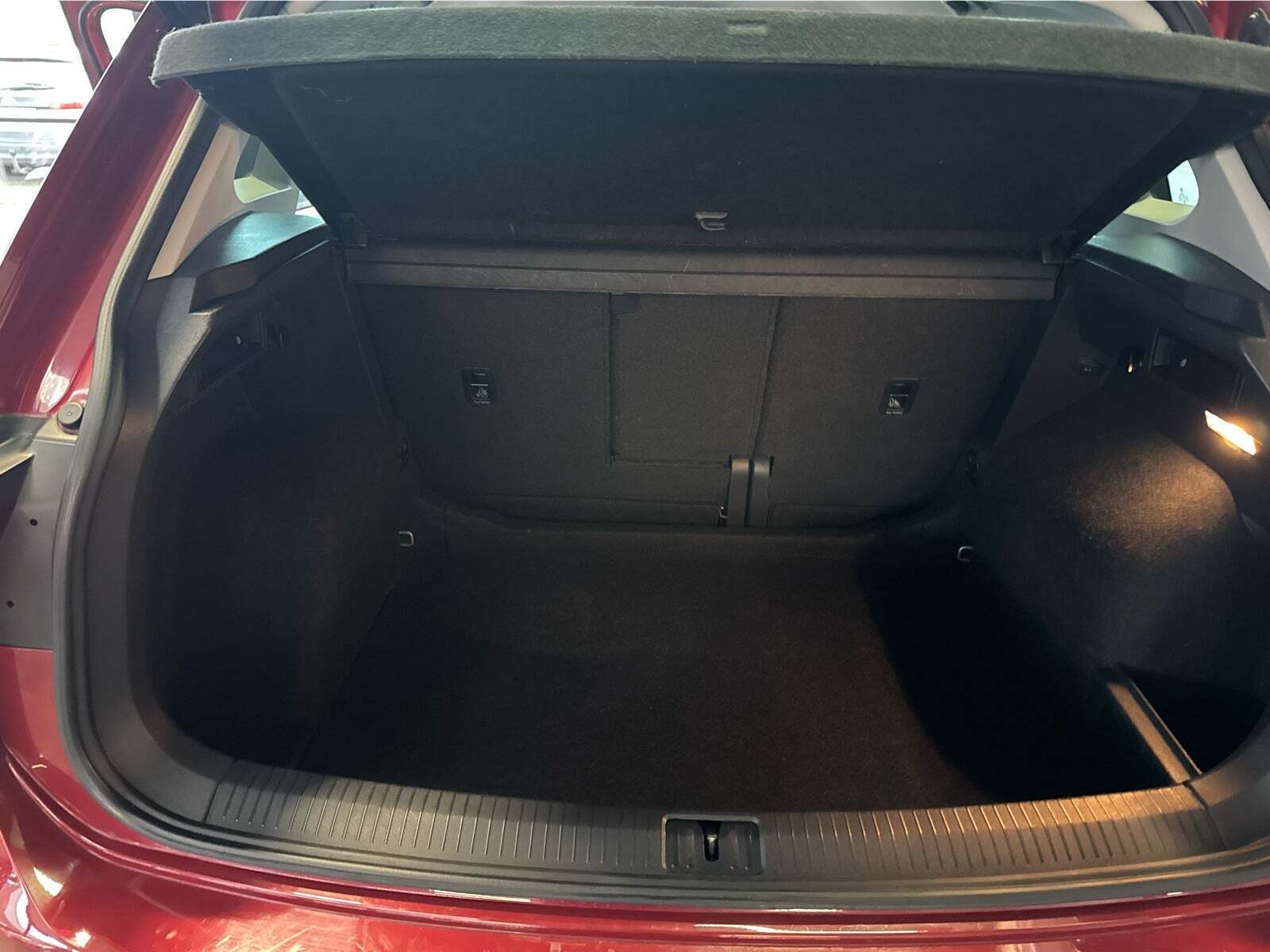 Rød VW Tiguan fra 2017