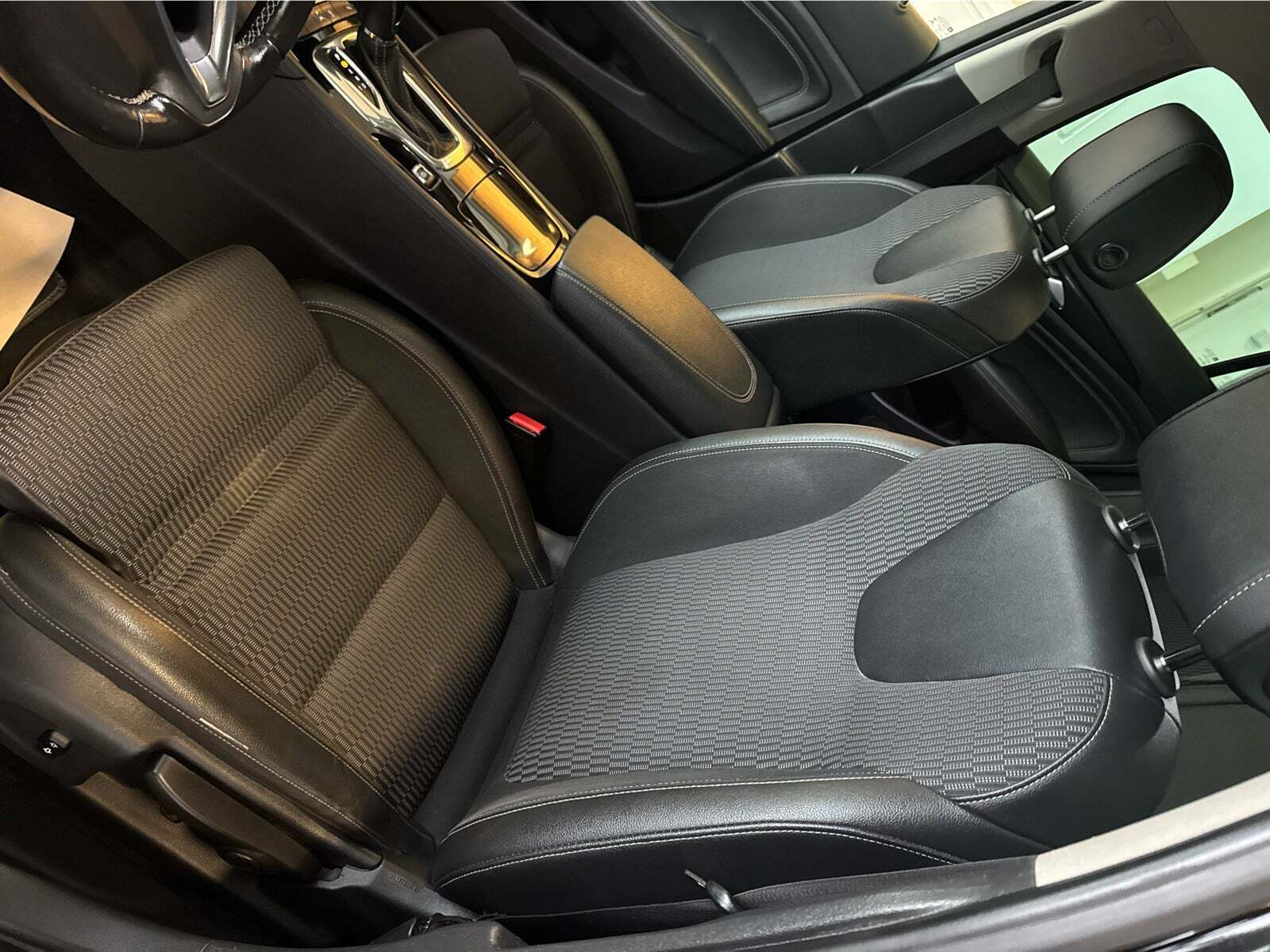 Sort Opel Insignia fra 2018