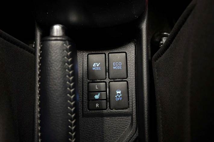 Sølv Toyota Yaris fra 2015