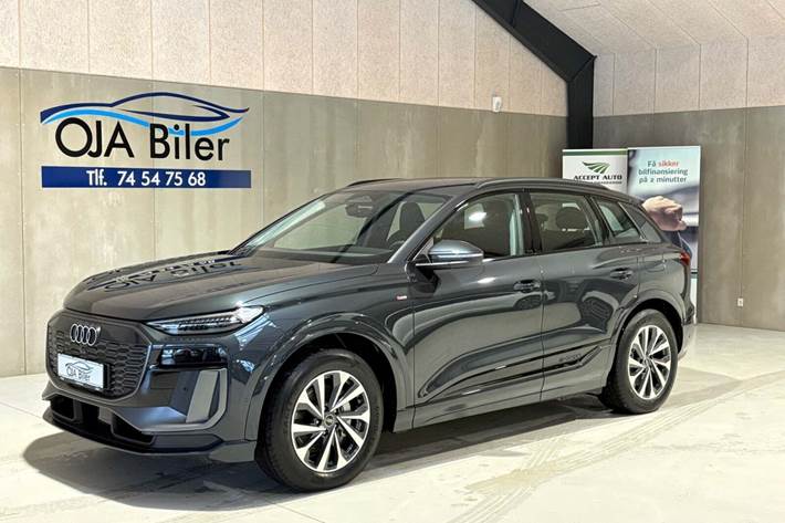 Grå Audi Q6 e-tron fra 2025 set udefra