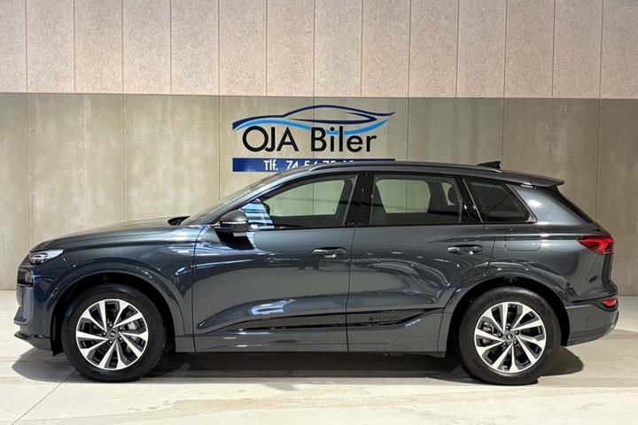Grå Audi Q6 e-tron fra 2025
