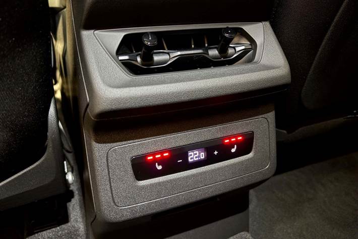 Grå Audi Q6 e-tron fra 2025