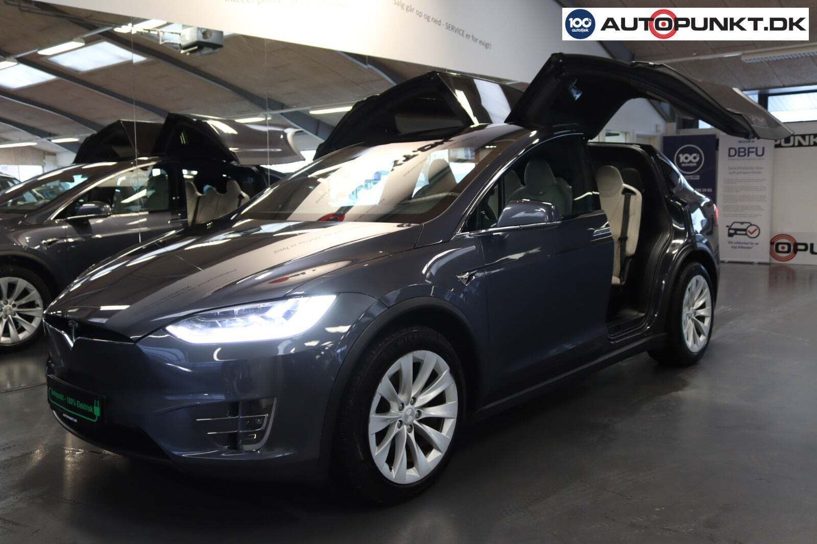 Grå Tesla Model X fra 2020