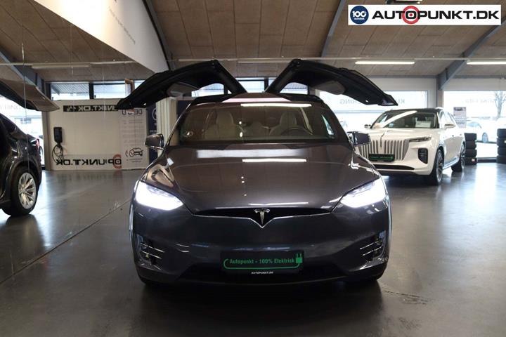 Grå Tesla Model X fra 2020
