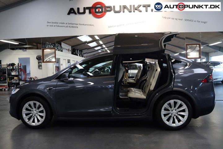 Grå Tesla Model X fra 2020
