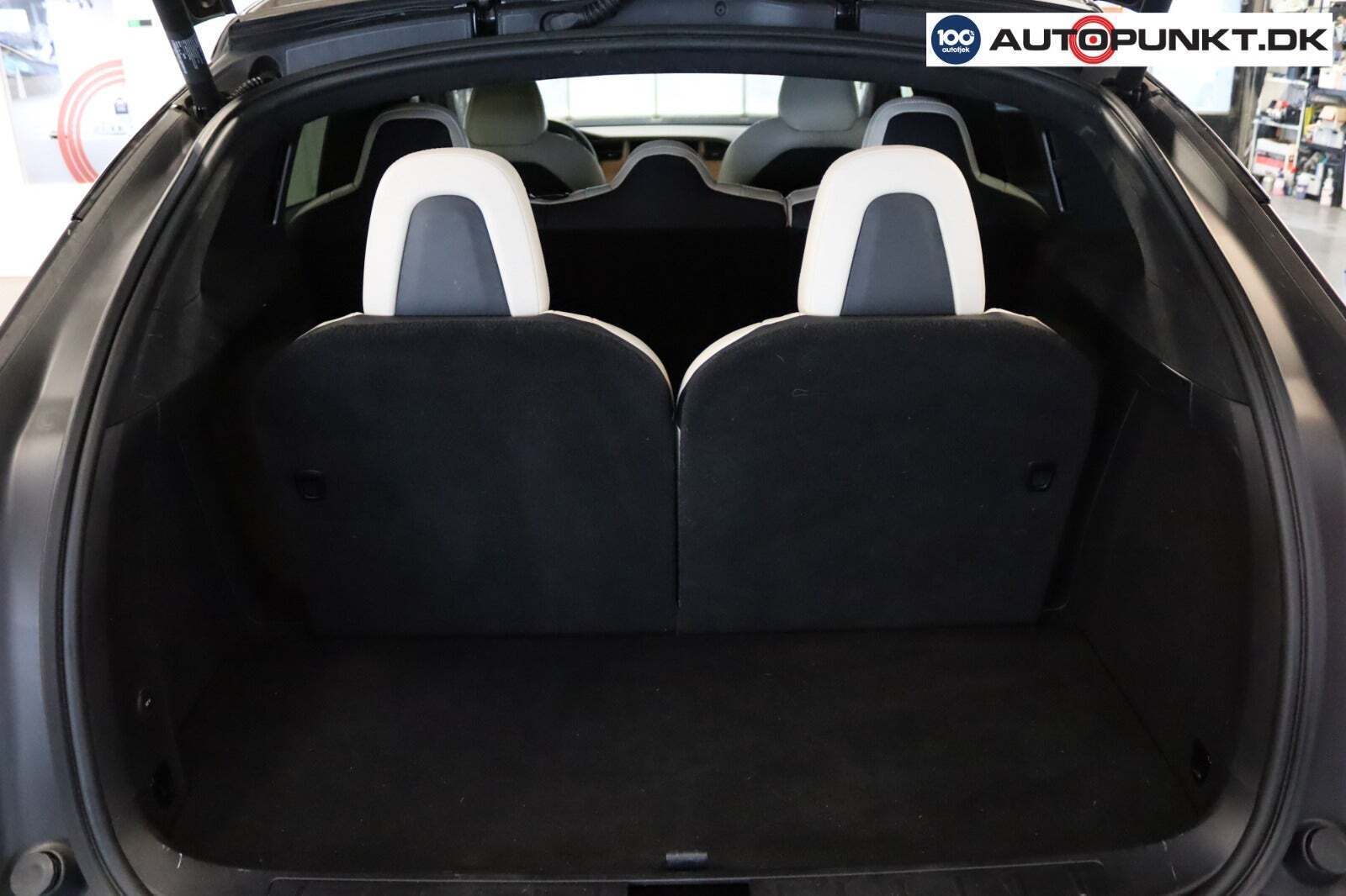 Grå Tesla Model X fra 2020