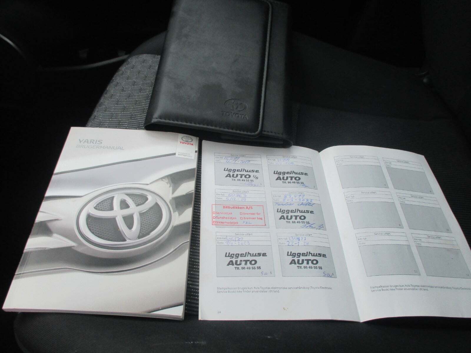 Sølv Toyota Yaris fra 2015