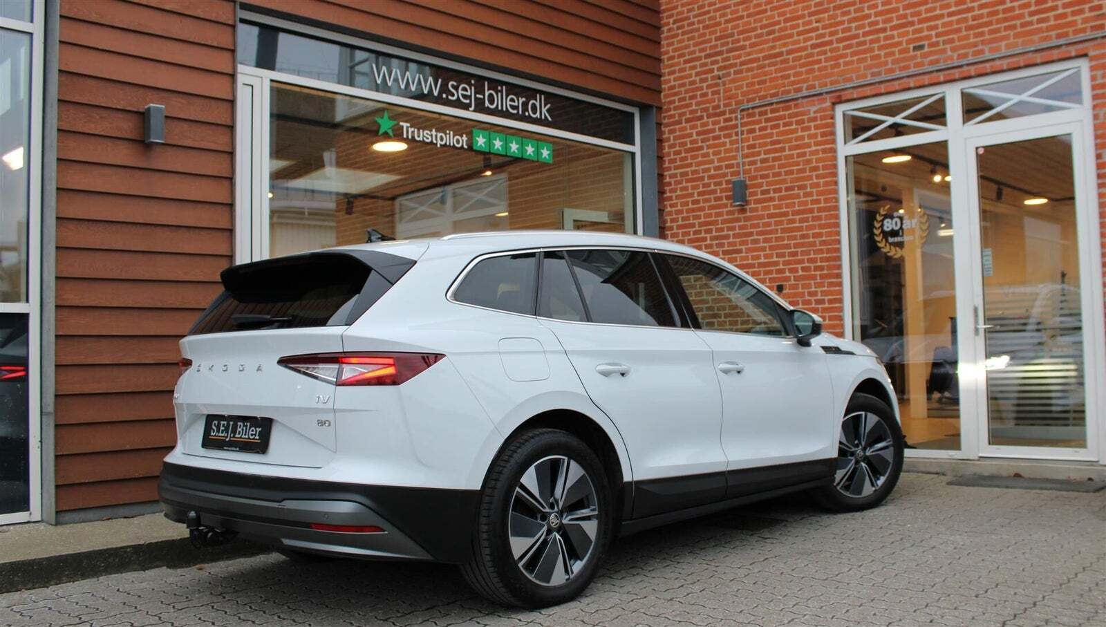 Hvid Skoda Enyaq fra 2023