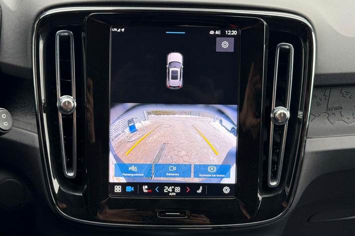 Sølv Volvo XC40 fra 2024