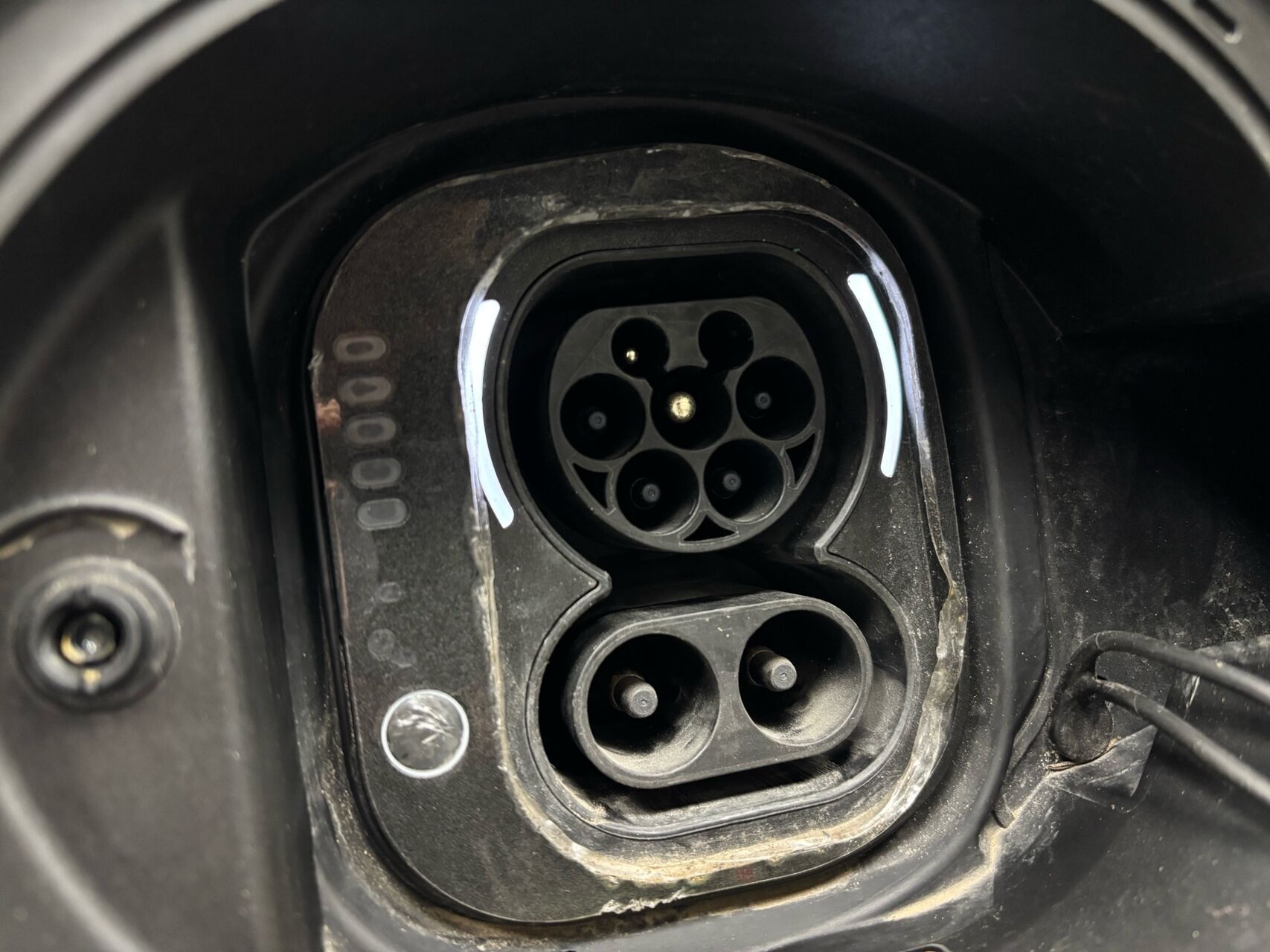 Grå Fiat 500e fra 2023