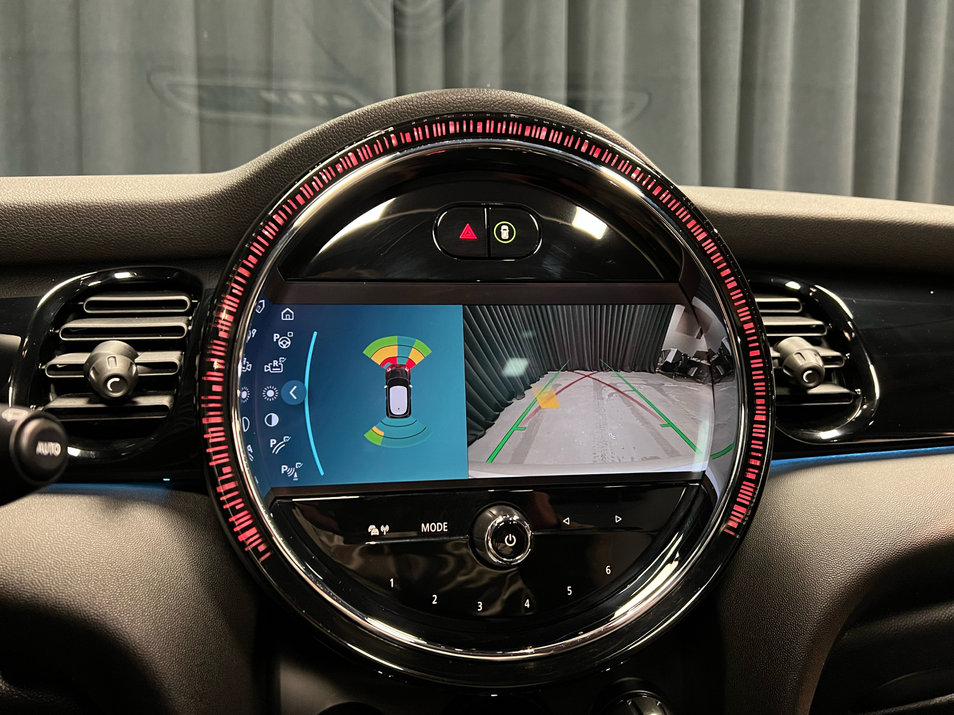 Grå Mini Cooper fra 2023