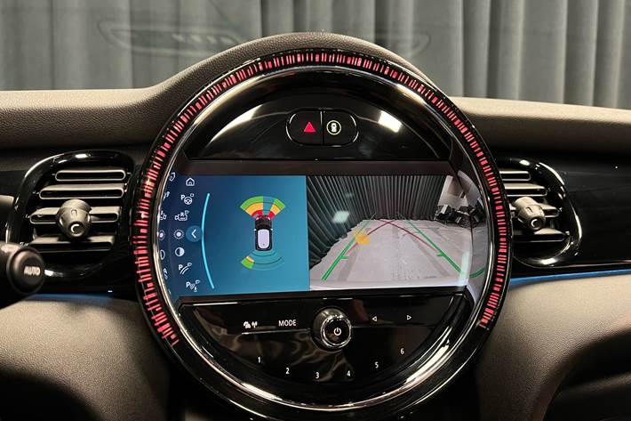 Sølv Mini Cooper fra 2023