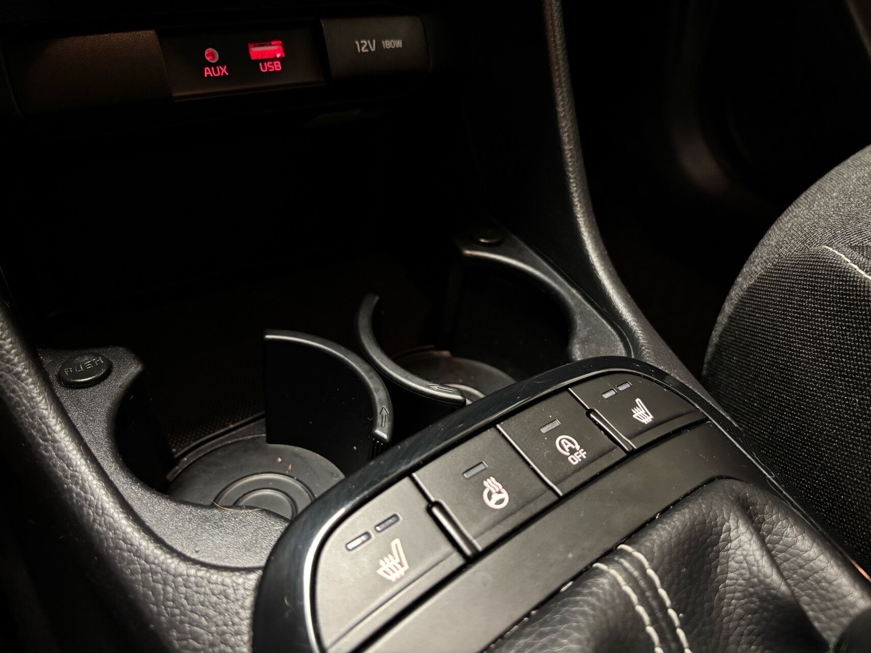 Beige Kia Picanto fra 2018