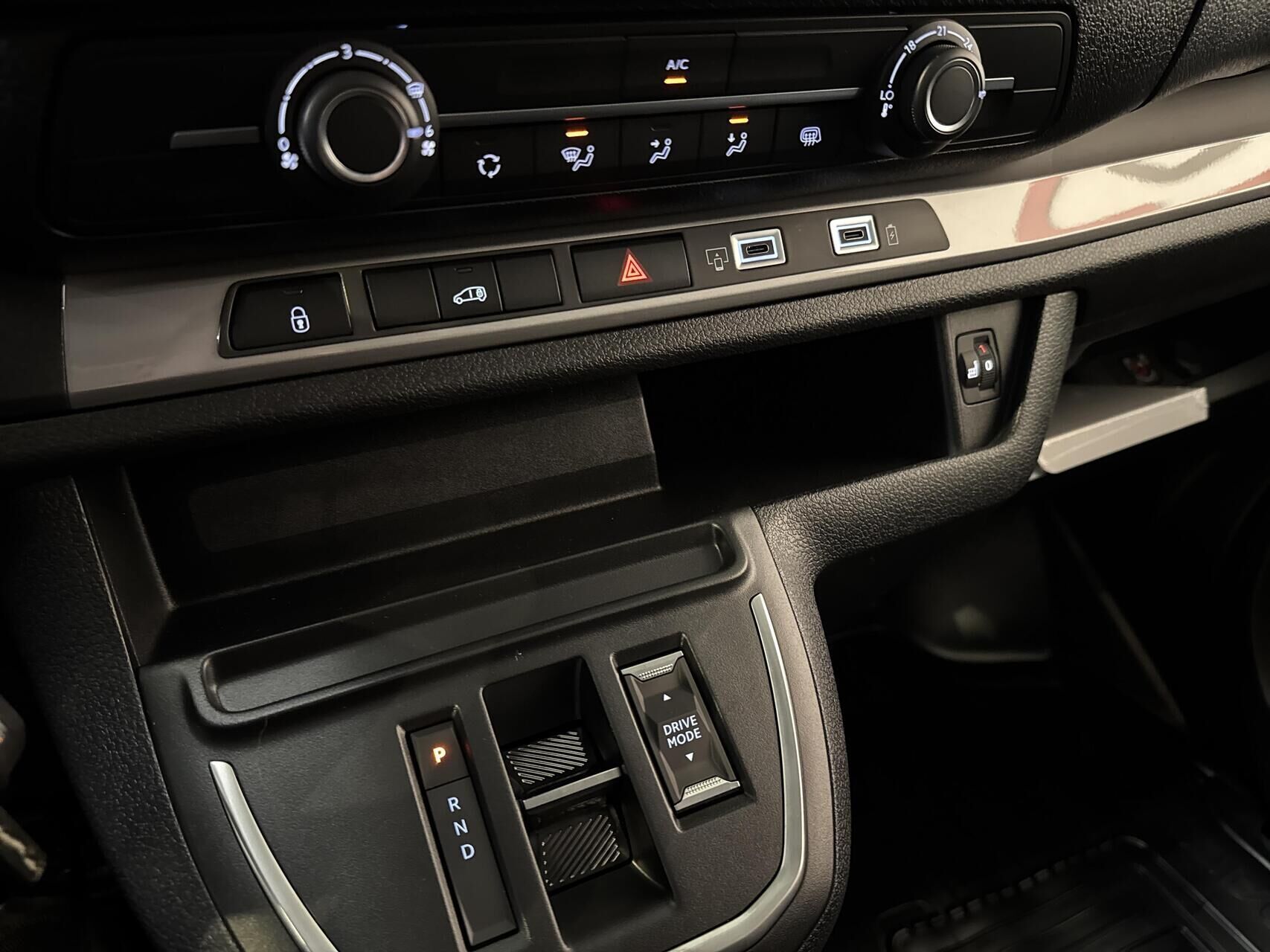 Hvid Toyota ProAce fra 2025