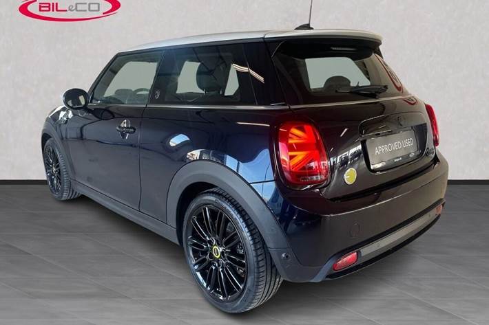 Blå Mini Cooper fra 2022