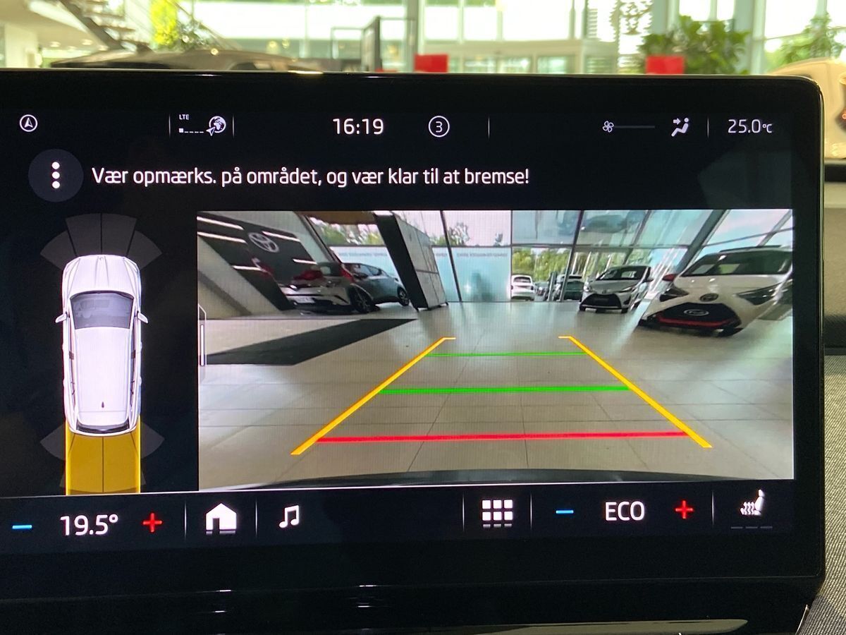 Grå Skoda Enyaq iV fra 2023