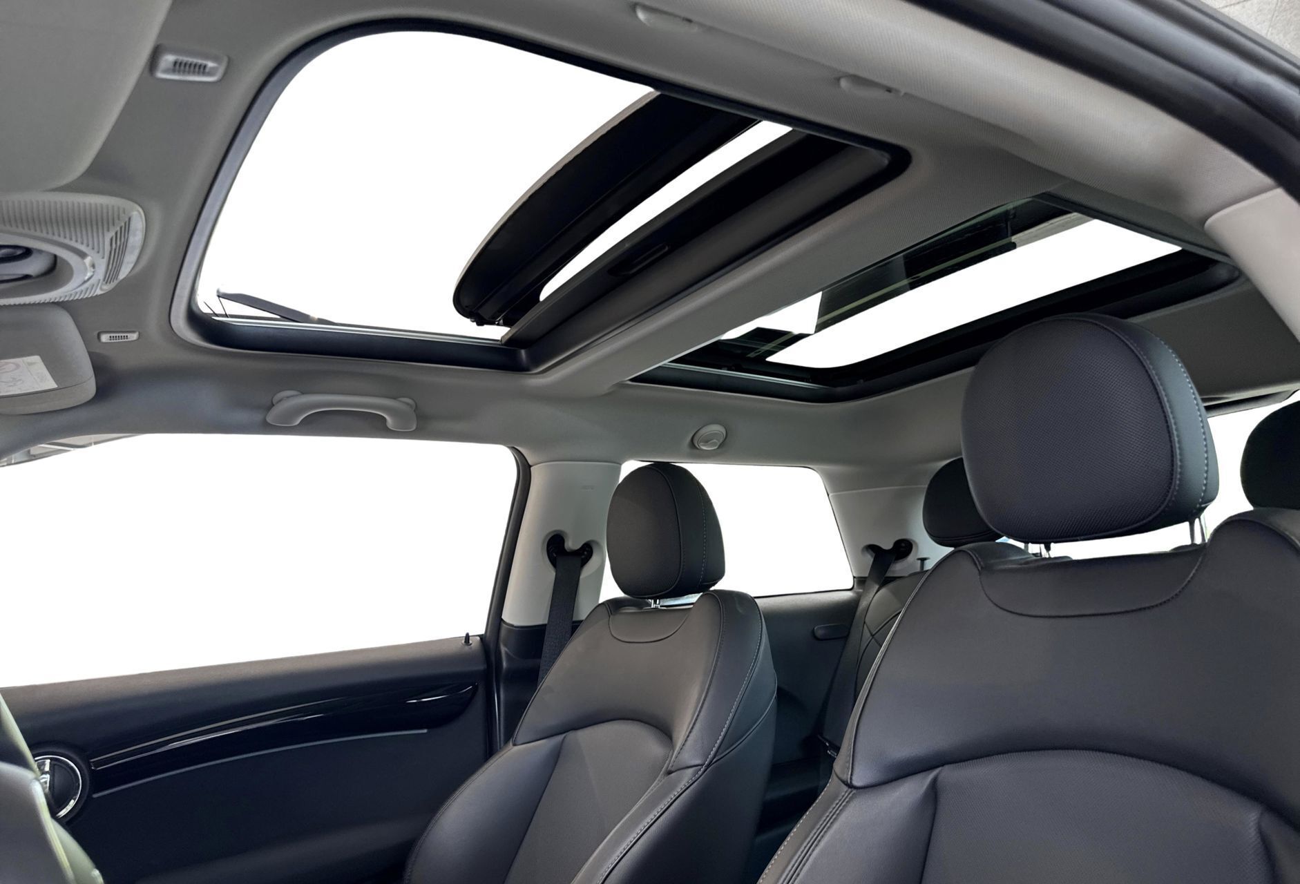 Hvid Mini Cooper fra 2022