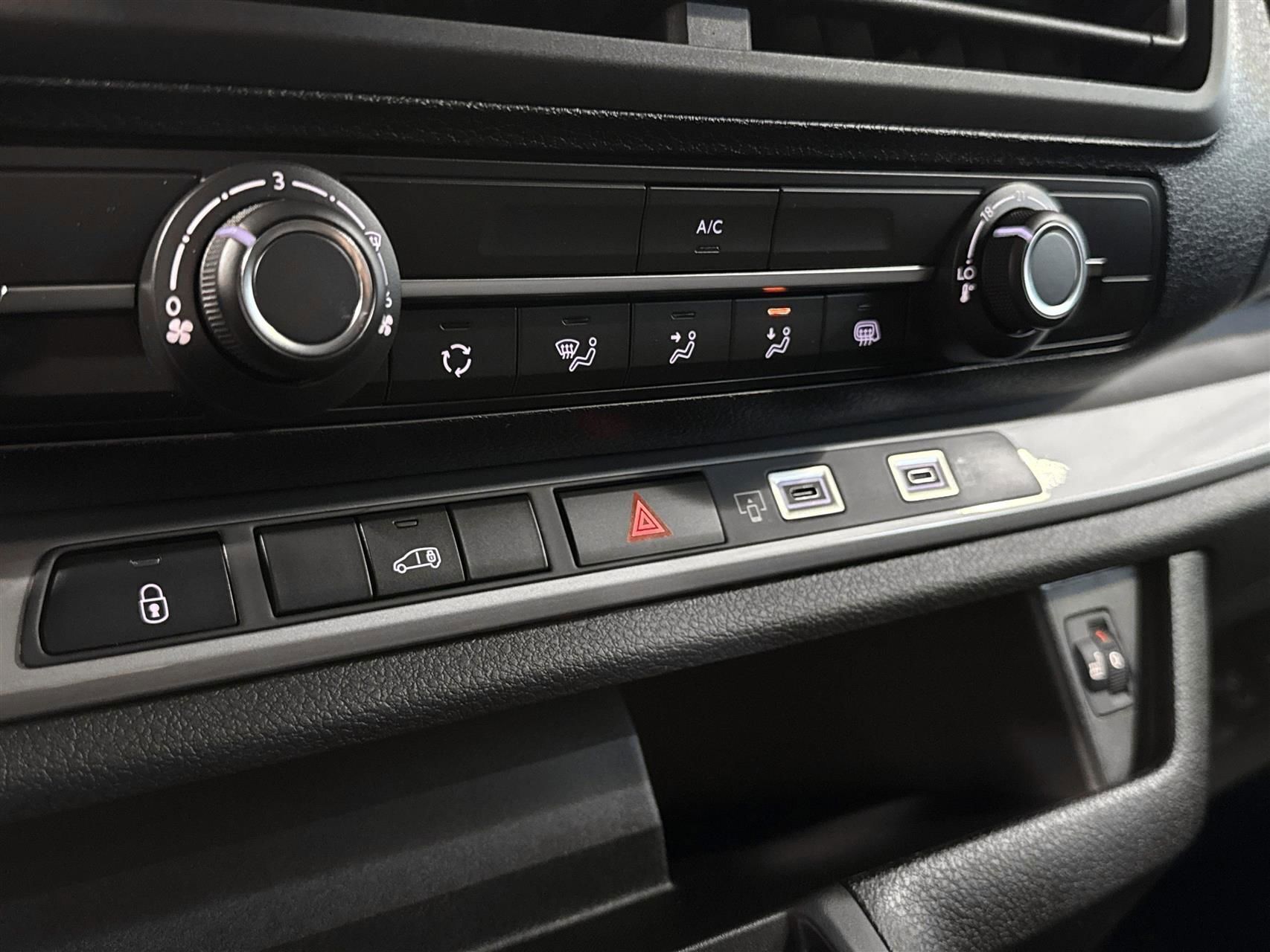 Hvid Toyota ProAce fra 2024