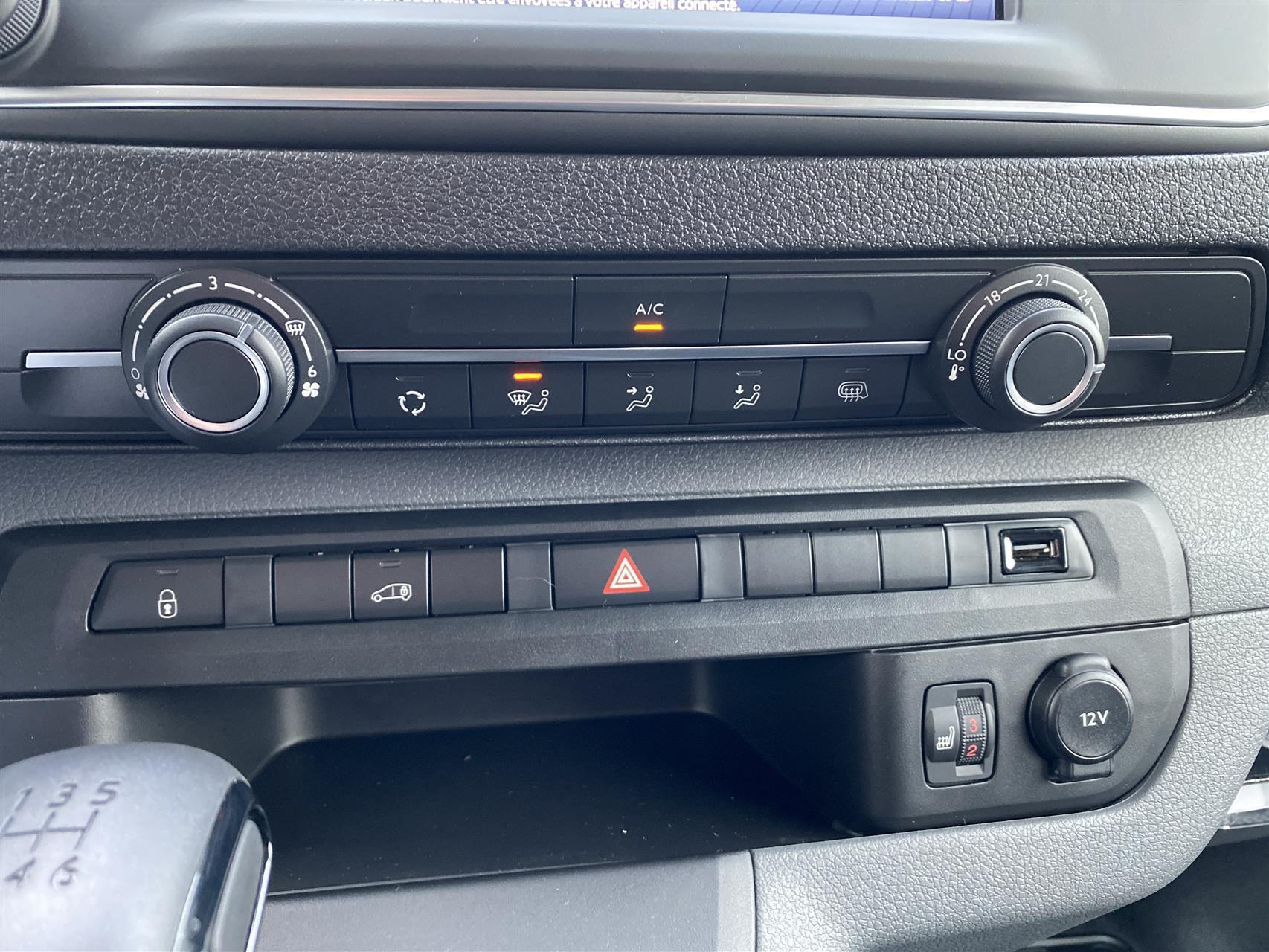 Blå Toyota ProAce fra 2023