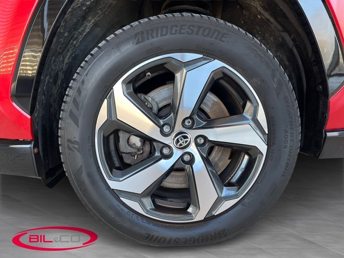 Rød Toyota RAV4 Plug-in fra 2022