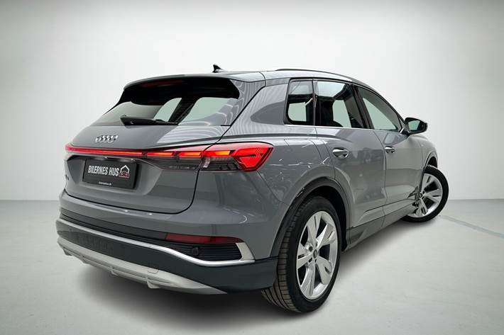 Grå Audi Q4 fra 2024