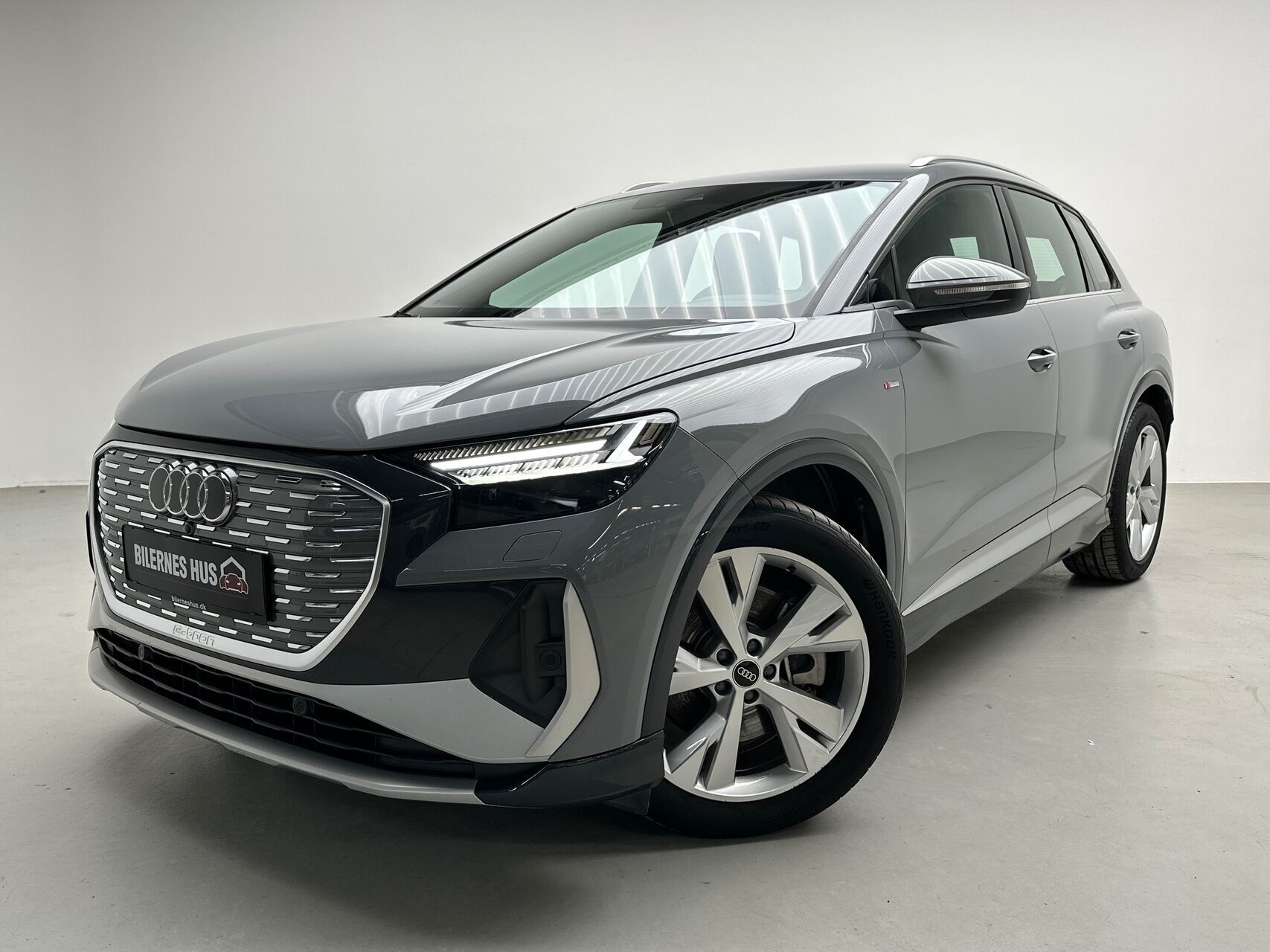 Grå Audi Q4 fra 2024