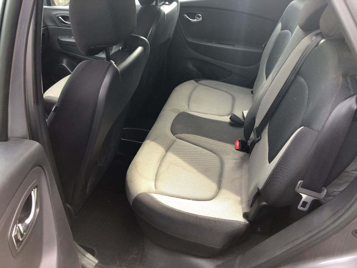 Grå Renault Captur fra 2016