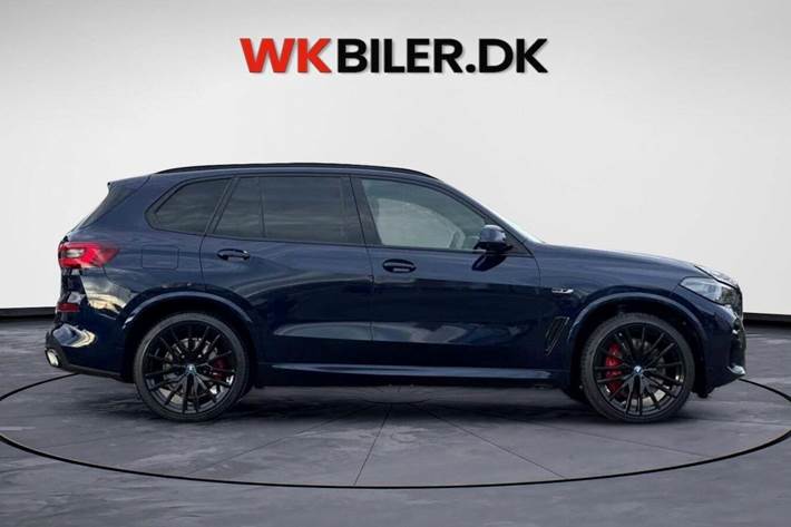 Blå BMW X5 fra 2022