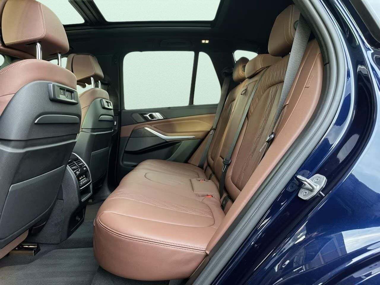 Blå BMW X5 fra 2022