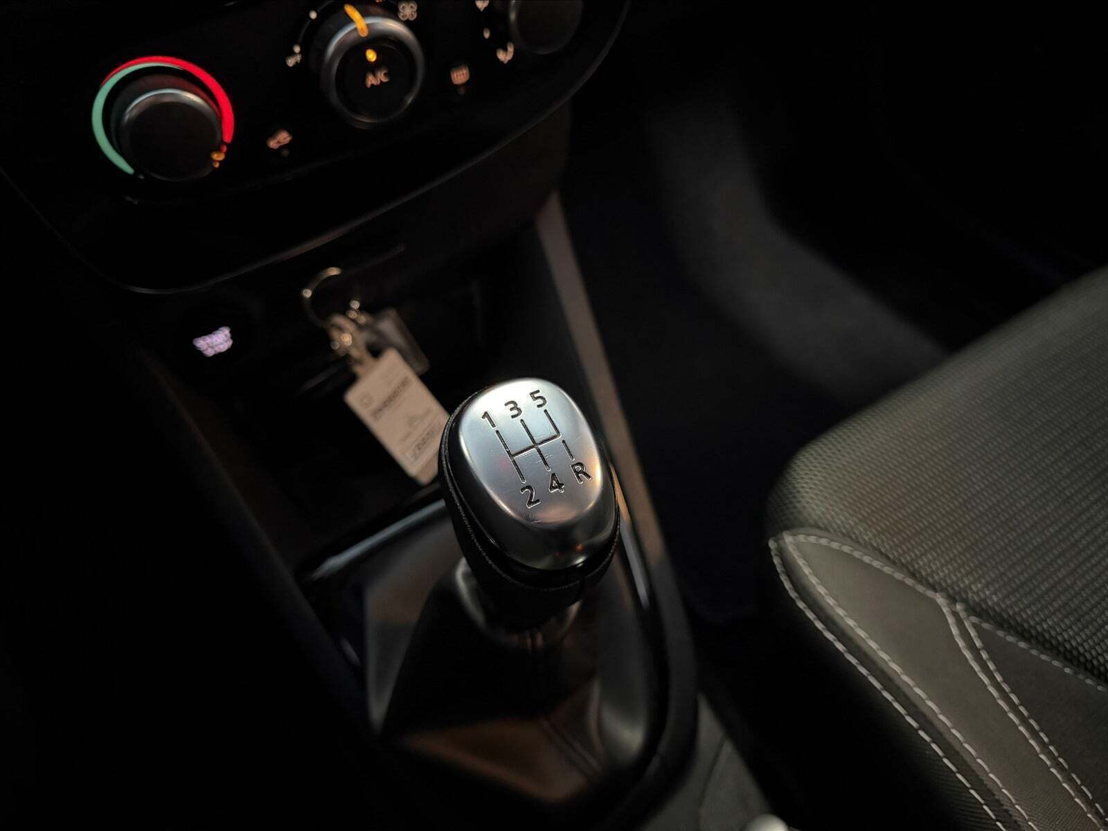 Grå Renault Clio IV fra 2017