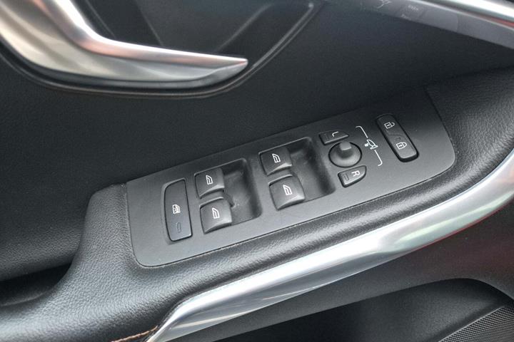 Sort Volvo V40 CC fra 2013