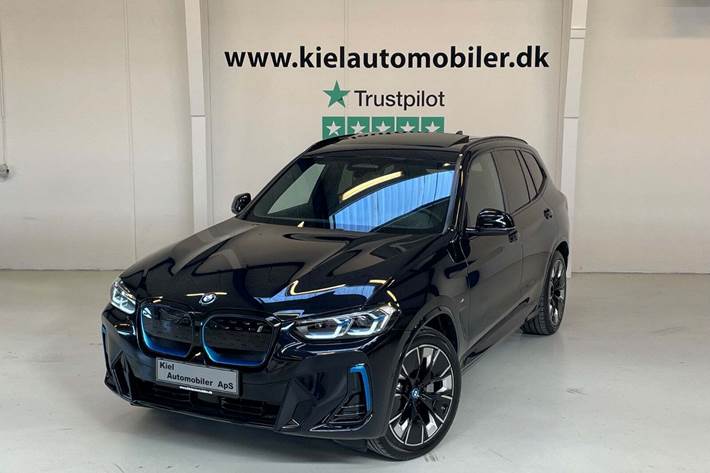 Sort BMW iX3 fra 2023 set udefra