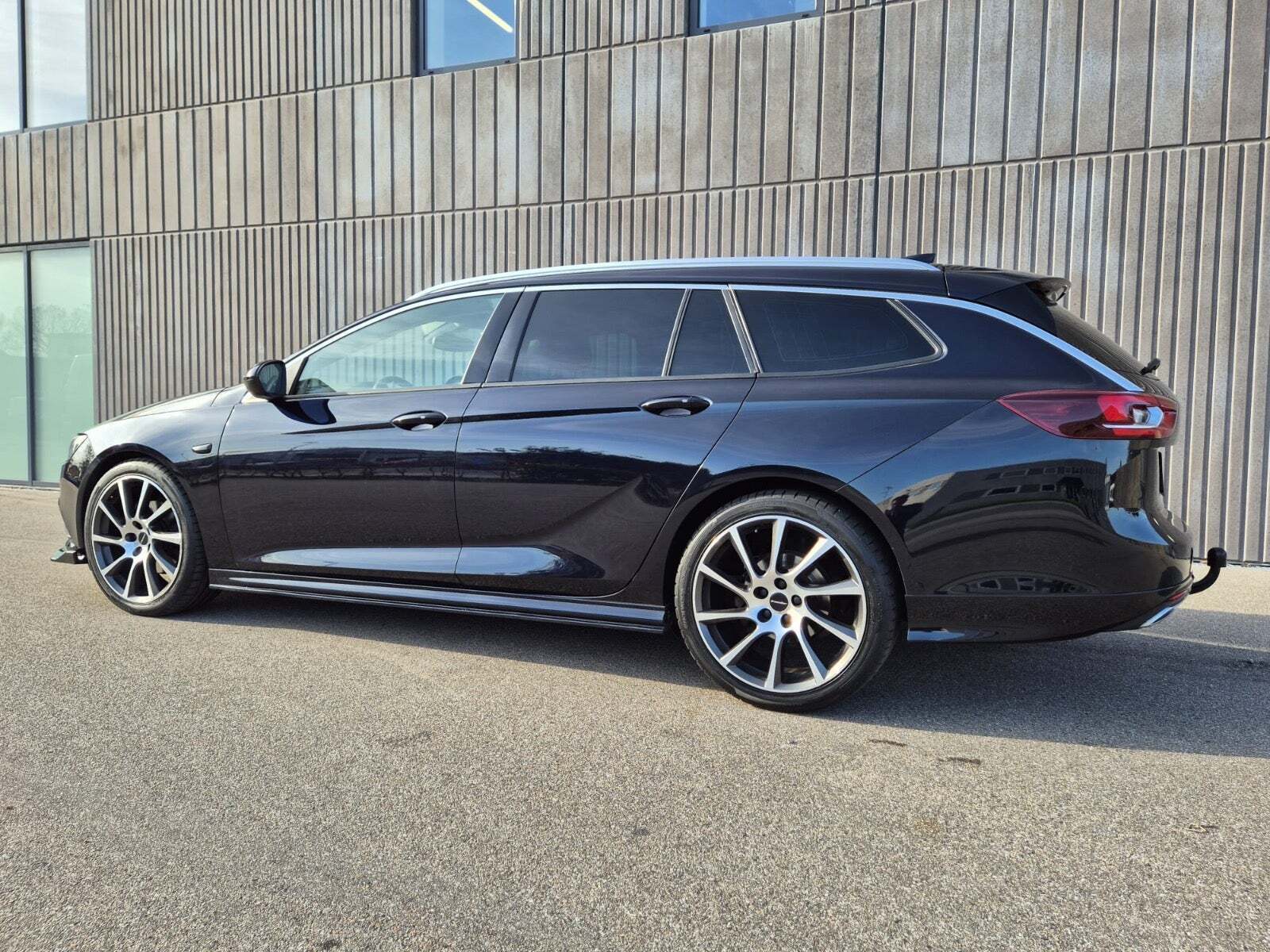 Sort Opel Insignia fra 2018