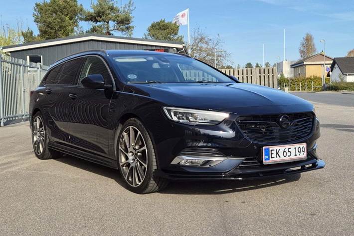Sort Opel Insignia fra 2018