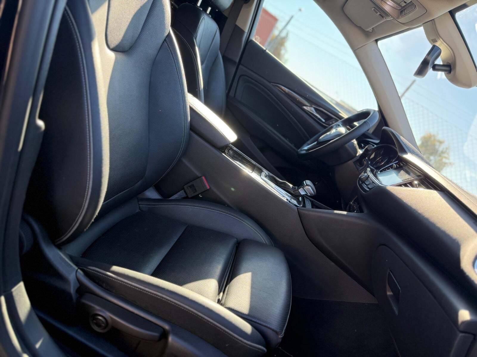Sort Opel Insignia fra 2018