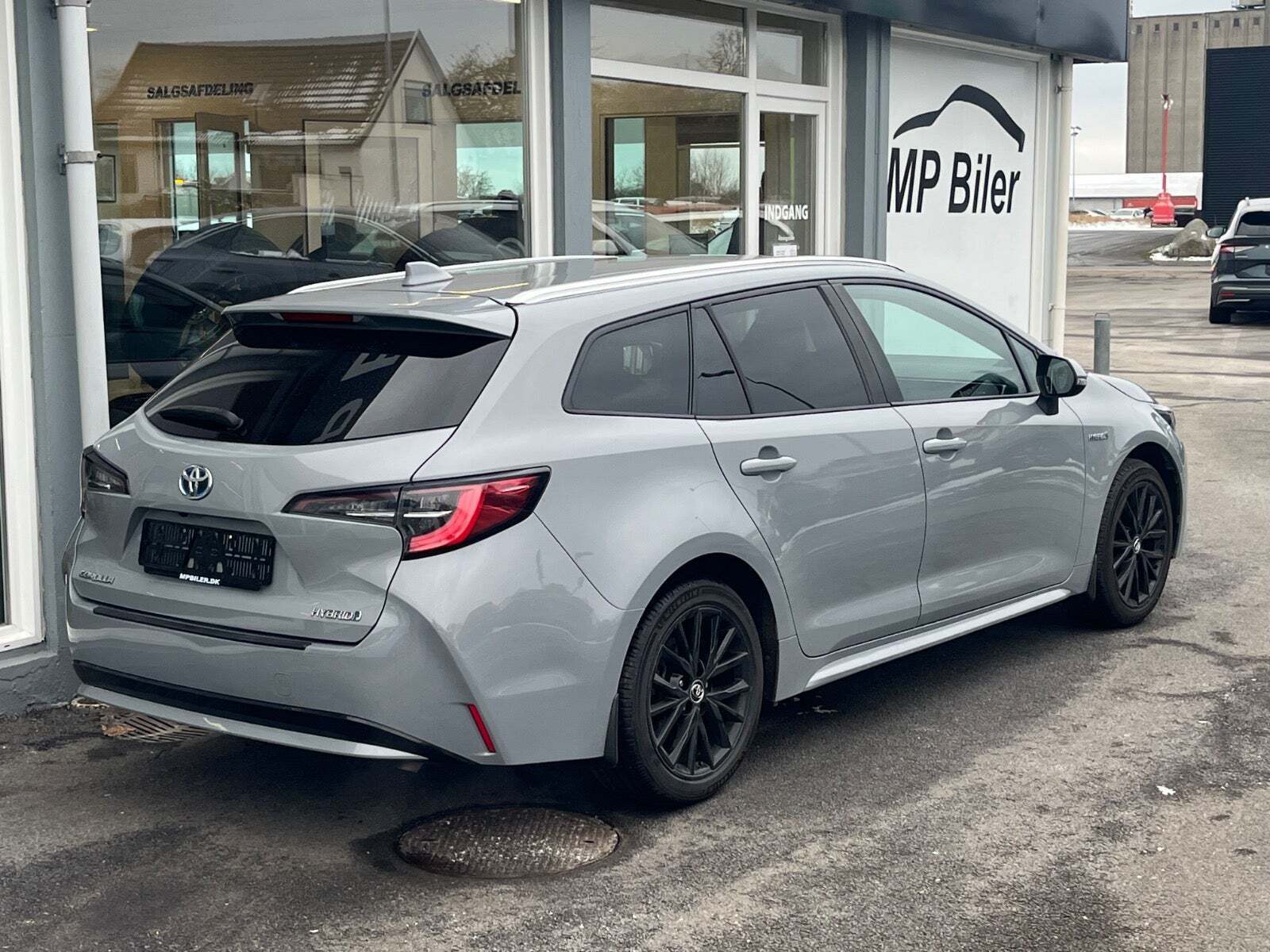 Grå Toyota Corolla fra 2020