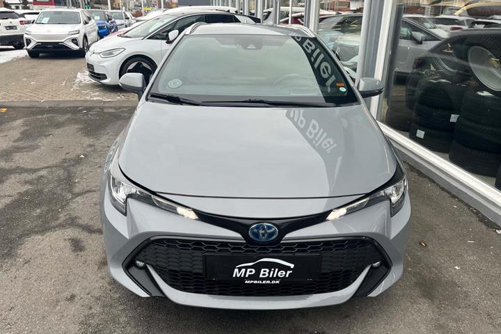 Grå Toyota Corolla fra 2020