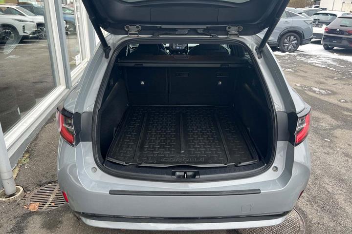 Grå Toyota Corolla fra 2020
