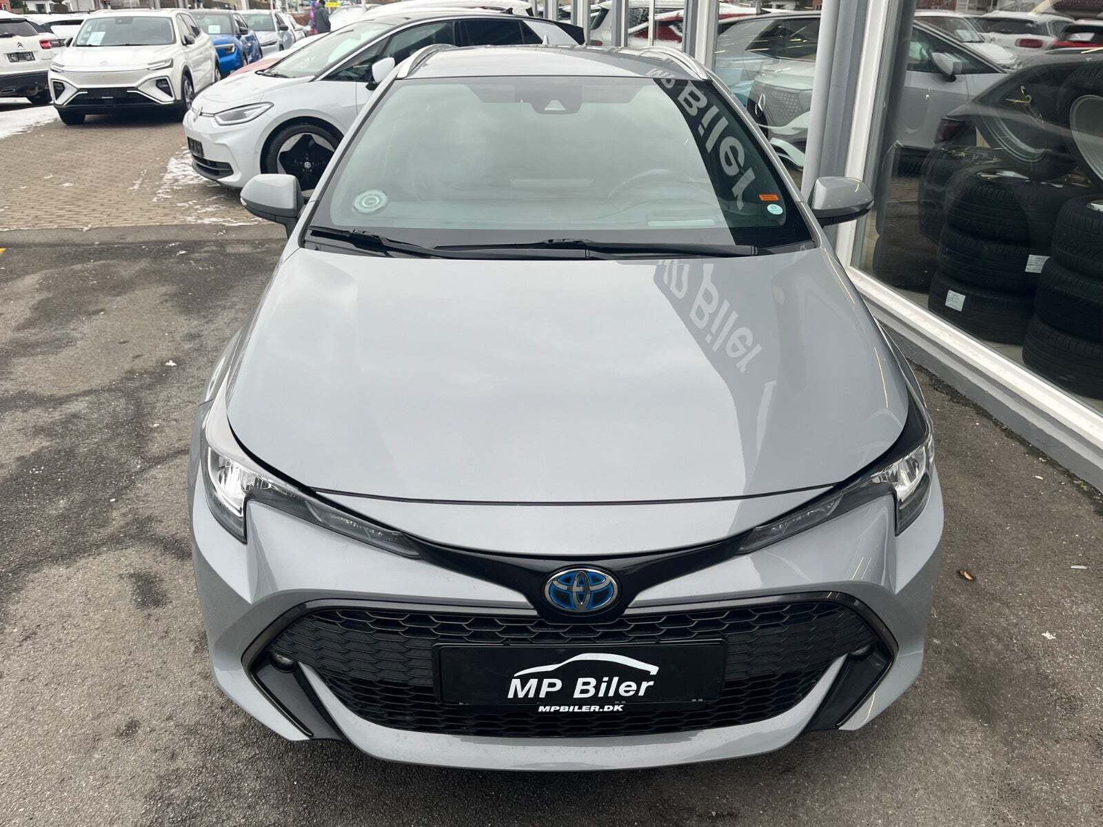 Grå Toyota Corolla fra 2020