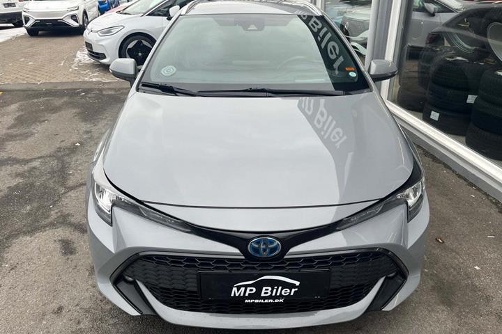 Grå Toyota Corolla fra 2020