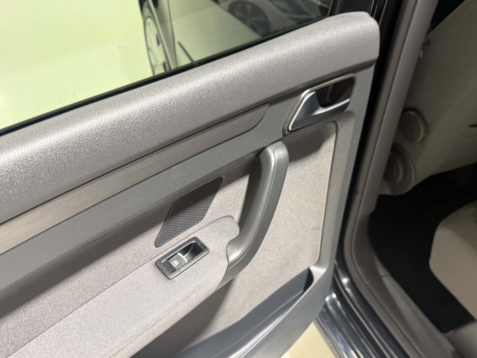 Sort VW Touran fra 2011