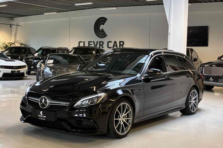 Sort Mercedes C63 fra 2017 set udefra