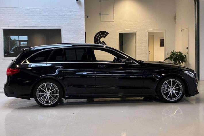 Sort Mercedes C63 fra 2017