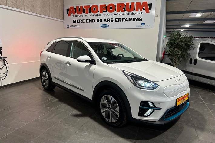 Hvid Kia e-Niro fra 2022 set udefra