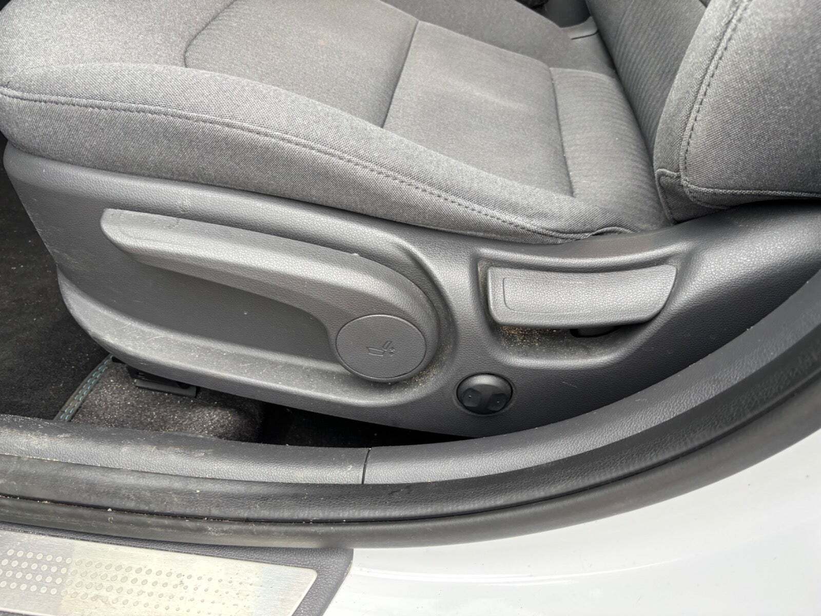 Hvid Hyundai Ioniq fra 2020