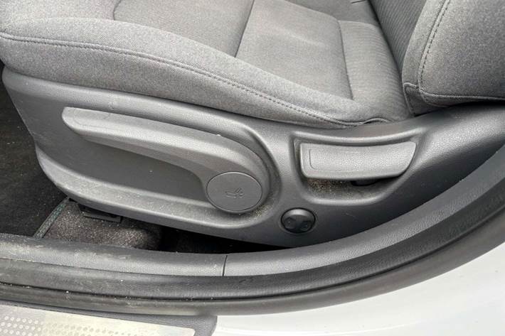 Hvid Hyundai Ioniq fra 2020