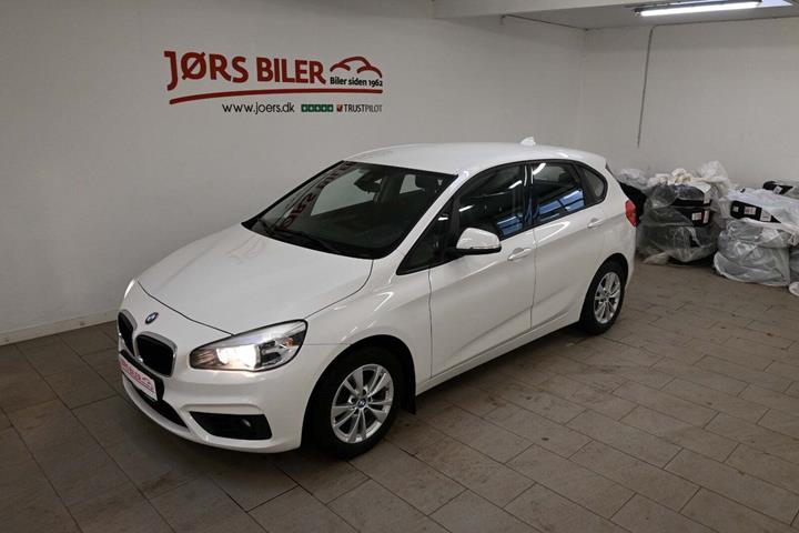 Hvid BMW 218d fra 2015 set udefra